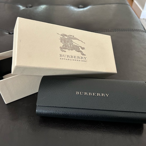 Burberry 4158 Sunglasses in Blue Horn with Case and Cloth - Picture 2 of 5